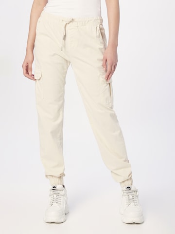 Urban Classics Tapered Cargo Pants in White: front