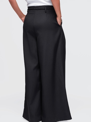 Ombre Regular Pants in Black