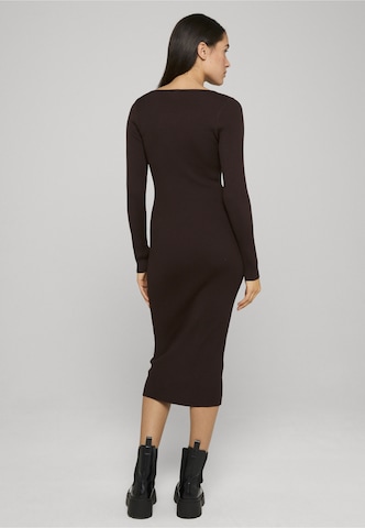 Urban Classics Jurk in Bruin