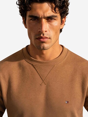 TOMMY HILFIGER - Sudadera 'ESS SEASONAL FLEECE MW0MW40000' en marrón