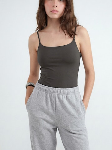 Tricou body de la BALMOHK pe gri: față
