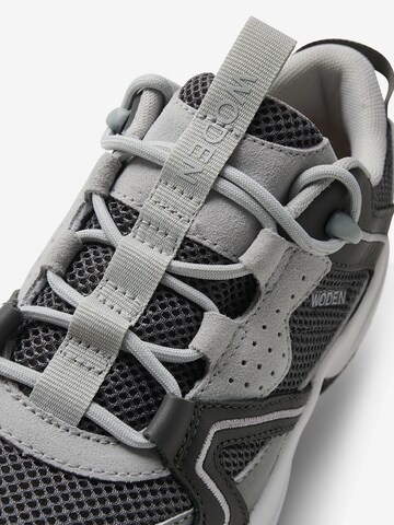 WODEN Sneaker 'Sif Reflective' in Grau