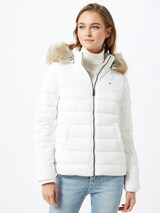 Dama con chaqueta blanca de plumón Tommy Jeans con cuello de piel