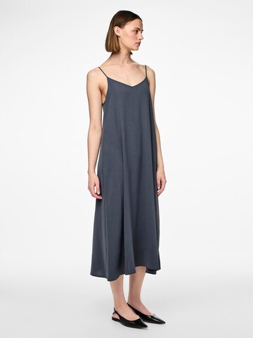 Robe d’été 'LISA' PIECES en bleu
