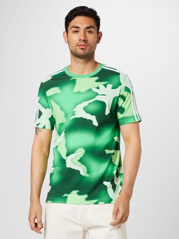 ADIDAS ORIGINALS T-Shirt 'Graphics Camo' in Grün: Vorderseite