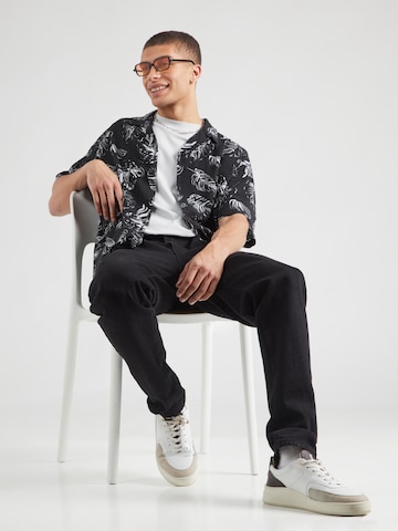 melns JACK & JONES Komforta piegriezums Krekls 'JJROX'
