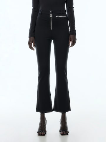 EDITED Flared Hose 'Linette' in Schwarz: Vorderseite