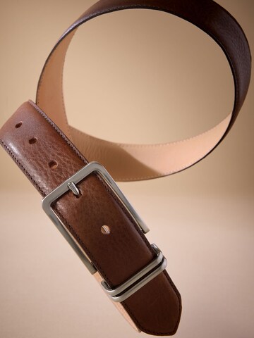 Next Vyö värissä ruskea