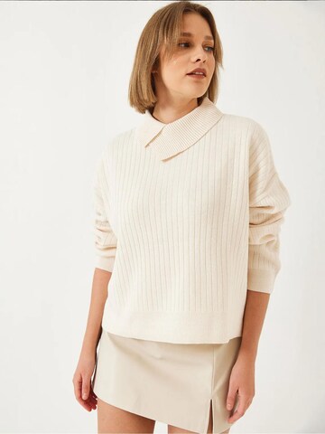 Bianco Lucci Trui in Beige