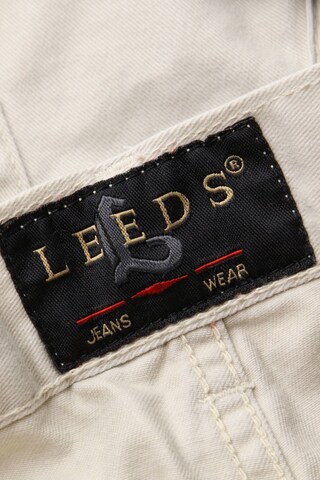 Leeds Shorts in 33 in Beige