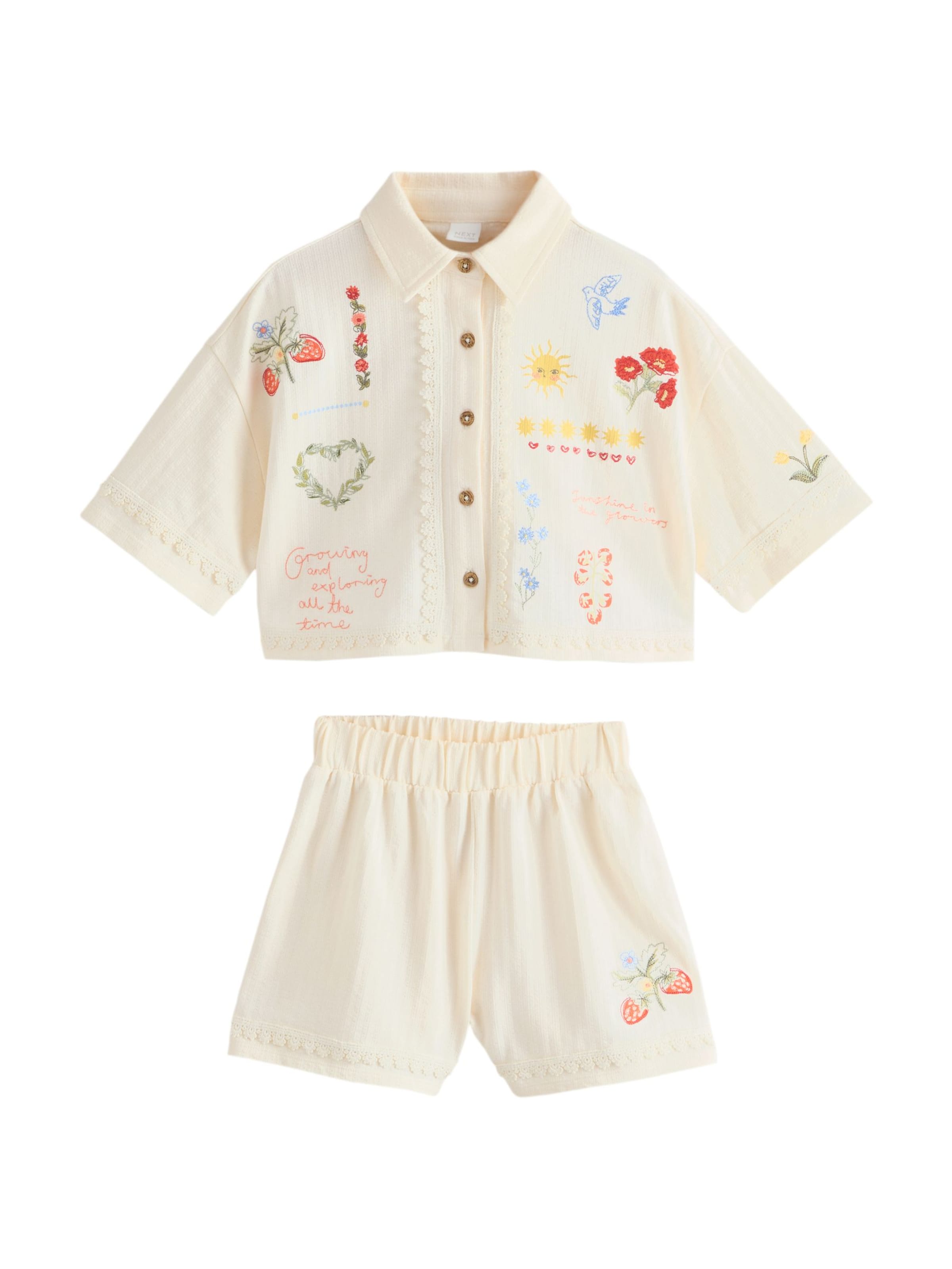 Next Set: Bluse und Shorts in Beige: Vorderseite