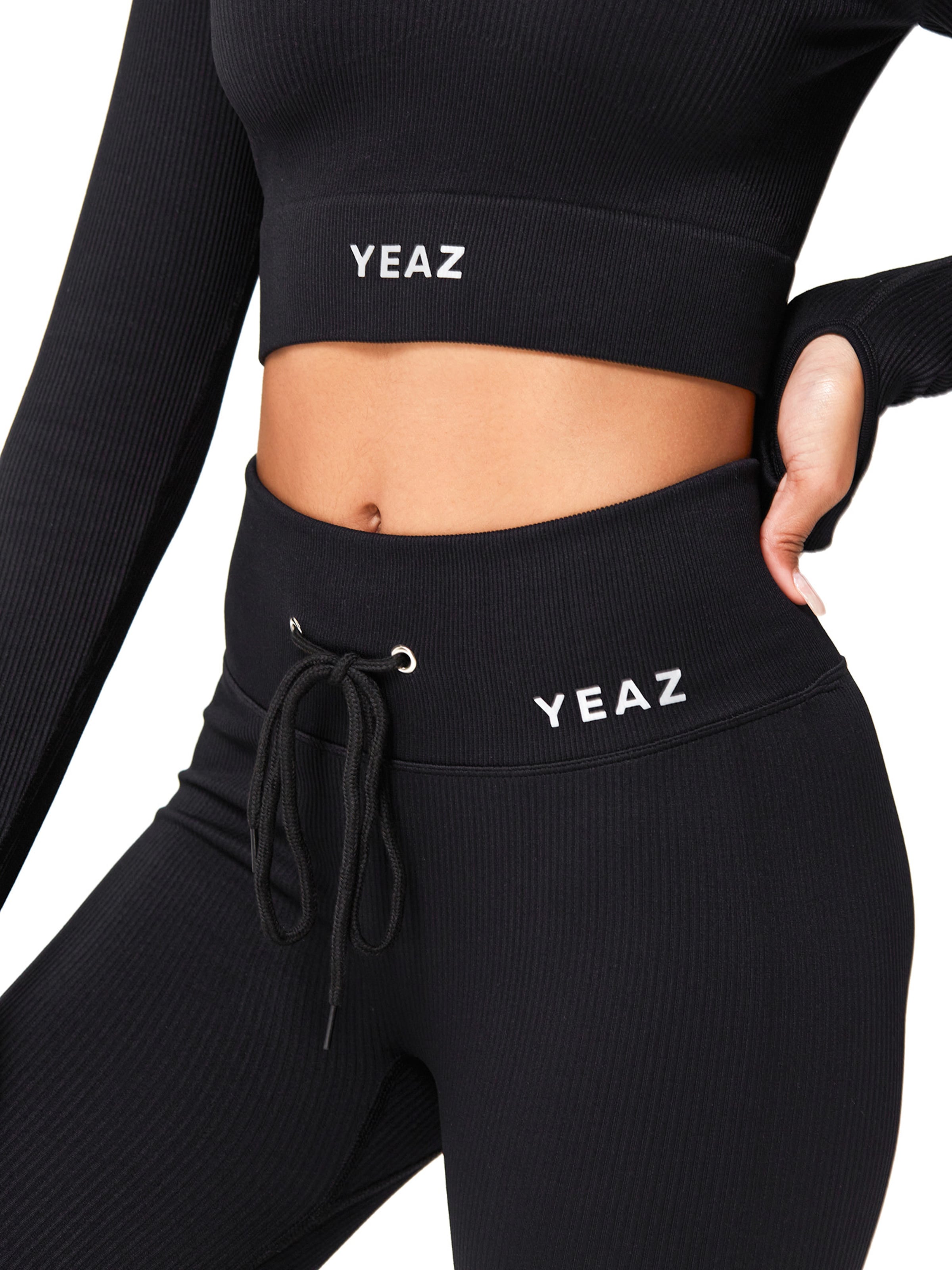 Skinny Pantaloni sportivi 'Runway' di YEAZ in nero