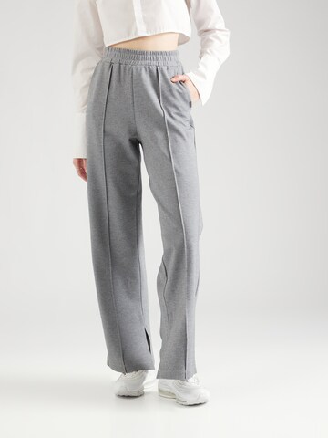 Regular Pantalon à pince QS en gris : devant