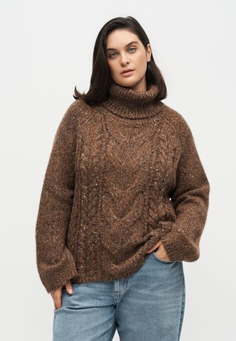Pullover 'CARZILLE' di ONLY Carmakoma in marrone
