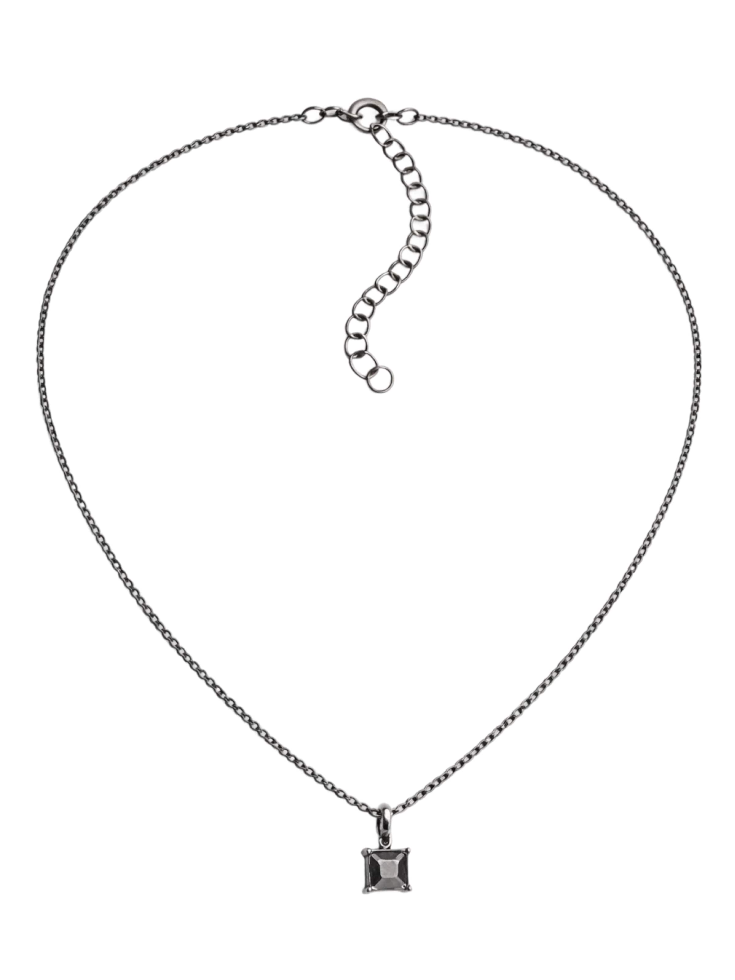 So Chic Necklace in Silver: front
