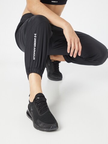 UNDER ARMOUR Tapered Sportbroek in Zwart