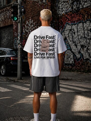DriveFastDieYoung Shirt 'Strafzettel' in White