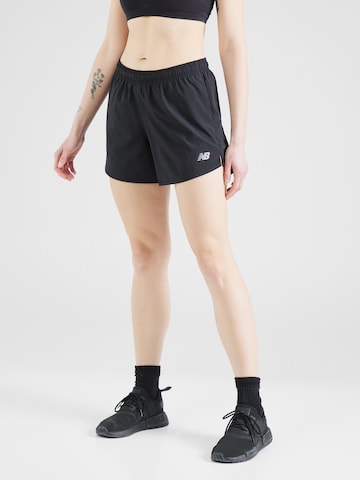 Regular Pantalon de sport 'Essentials' new balance en noir : devant