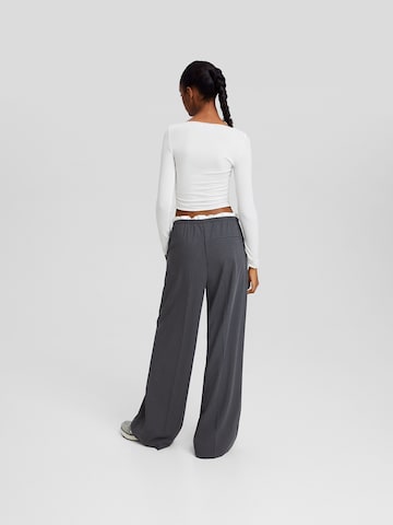 Bershka Wide Leg Hose in Grau