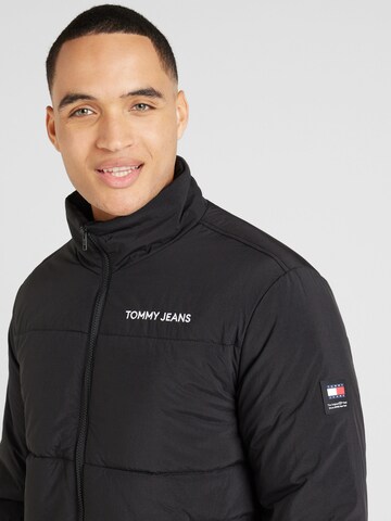 Tommy Jeans Tussenjas 'ESSENTIAL' in Zwart