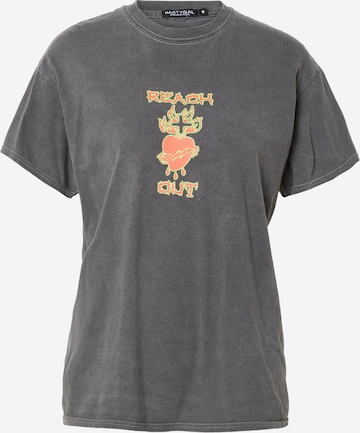 Nasty Gal - Camiseta 'Petite Heart and Flame' en gris: frente