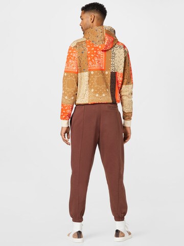 Effilé Pantalon fonctionnel Karl Kani en marron