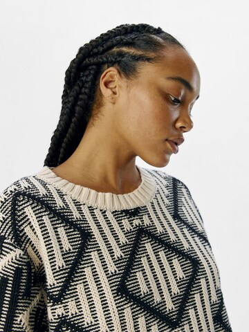 OBJECT Sweater in Black