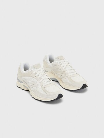 saucony Tekaški čevelj 'PROGRID OMNI 9' | bela barva