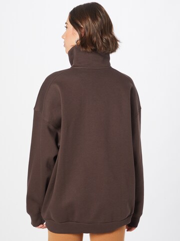 Sweat-shirt 'Lucid' WEEKDAY en marron