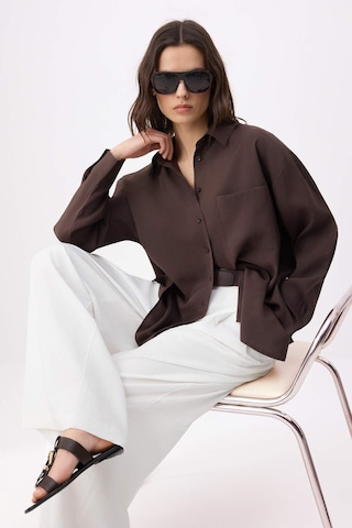 Chemisier Trendyol en marron : devant