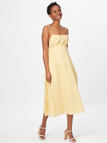 Robe Missguided en jaune : devant