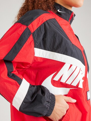 Nike Sportswear Демисезонная куртка 'STREET' в Красный