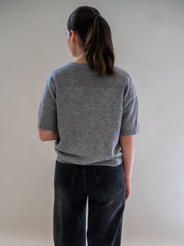 WEARABLE STORIES Pullover 'Rune' in Grau