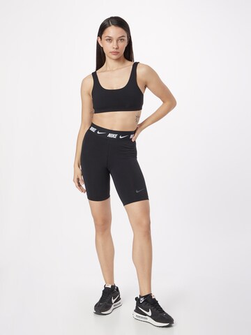 Nike Sportswear Skinny Shorts in Schwarz