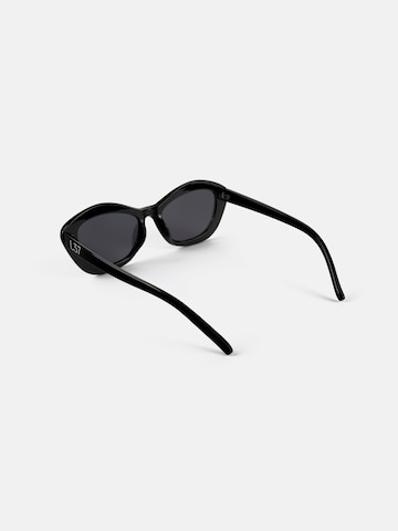 L37 HANDMADE SHOES Solbriller 'OMEGA' i sort
