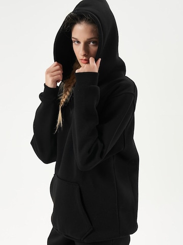 LOUIS LECLER Sweatshirt 'Nora' in Schwarz