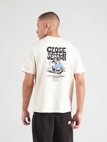 bēšs Kaotiko T-Krekls 'CLOSE SESSION': no priekšpuses