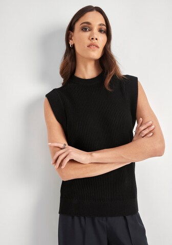 HECHTER PARIS Sweater in Black: front