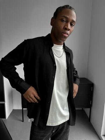 Kleidermafia Comfort fit Button Up Shirt in Black