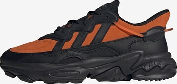 Baskets basses ' OZWEEGO ' ADIDAS ORIGINALS en orange : devant