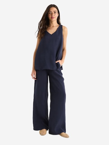 Completo pantalone di Bianco Lucci in blu: frontale