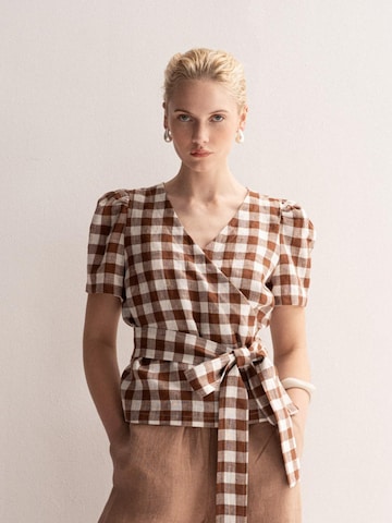 AmourLinen Blouse 'Elisa' in Brown: front
