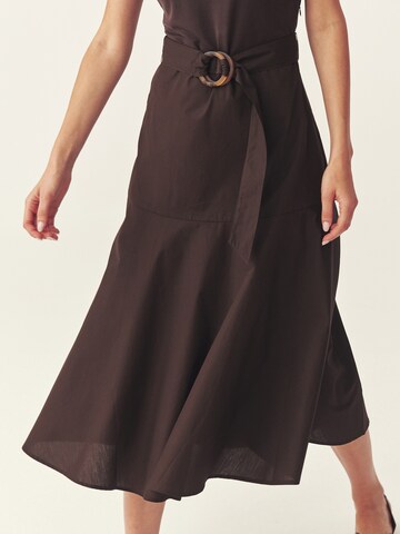 TATUUM - Vestido 'Akor' em castanho