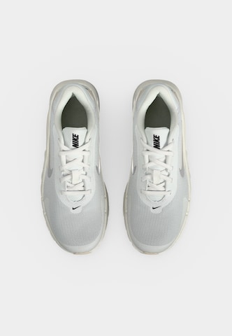 Chaussure de sport 'Flex Train' NIKE en blanc