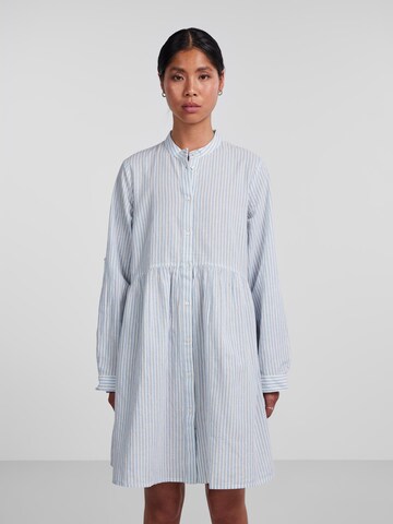 Robe-chemise 'Lorna' PIECES en bleu : devant