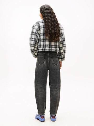 Tommy Jeans Демисезонная куртка в Черный