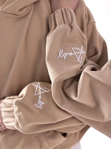 Tuta da jogging di BTY in beige