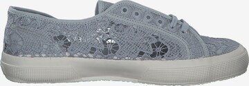 Baskets basses 'Macrame' SUPERGA en gris