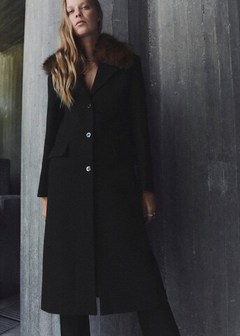 MANGO Between-Seasons Coat 'Lips' in Black: front