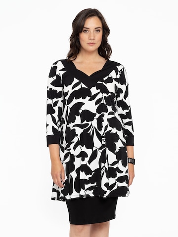 Yoek Tunic in Black: front